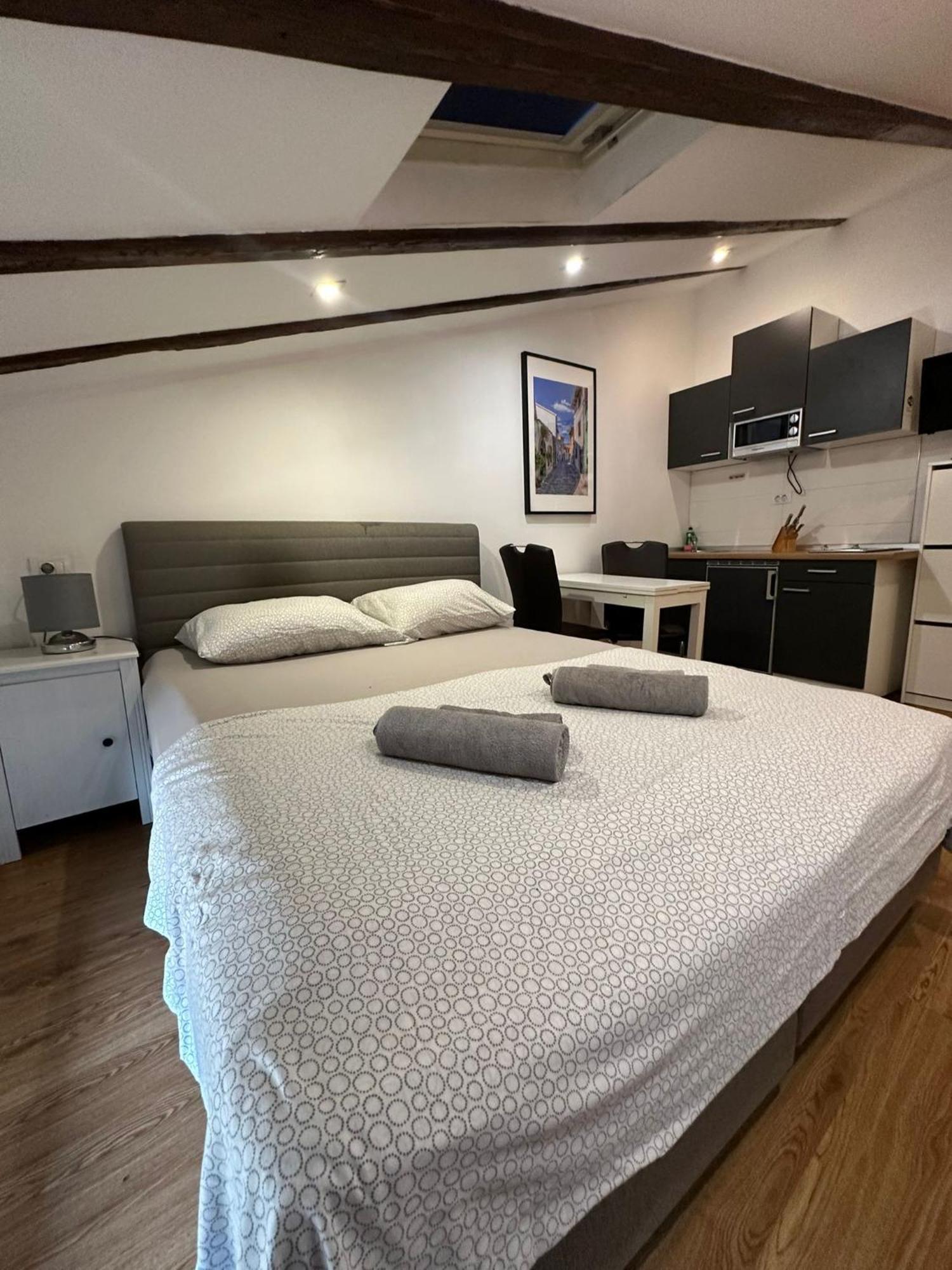 Apartment In The Heart Of Póla Kültér fotó