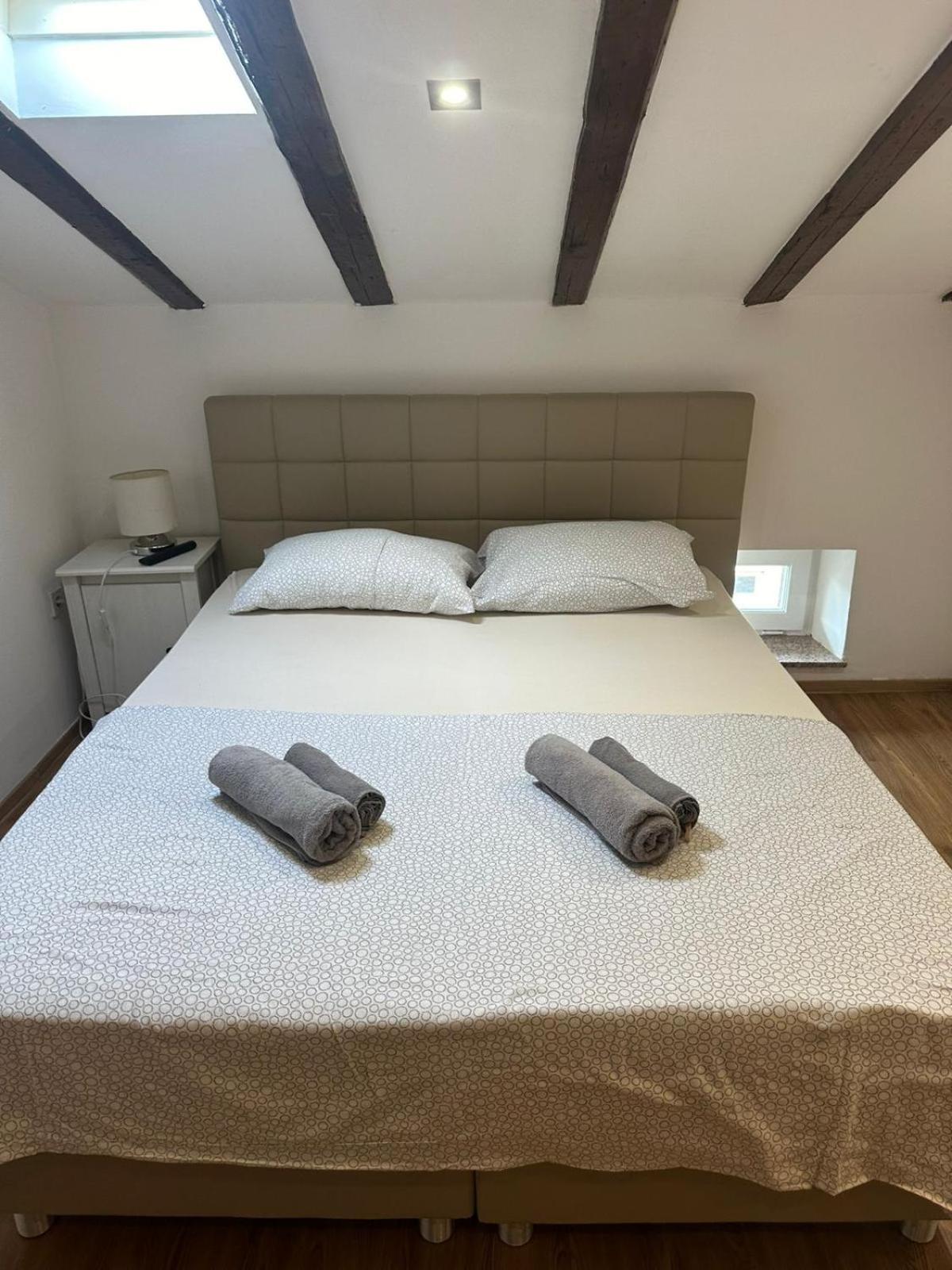 Apartment In The Heart Of Póla Kültér fotó